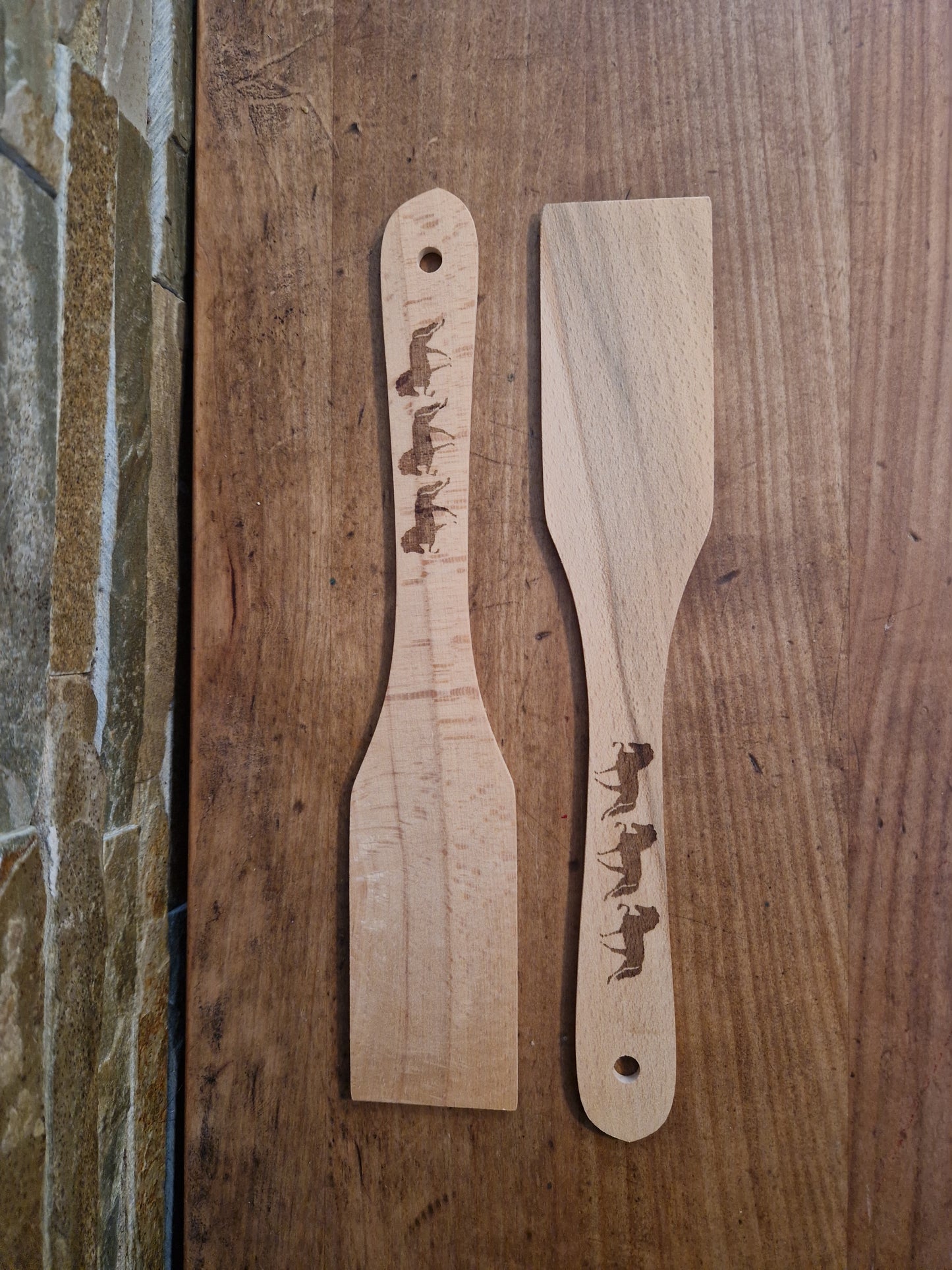 Pfannenwender flach aus Holz mit Töltern