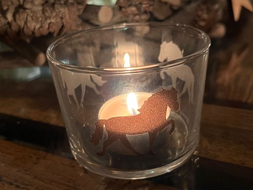 Teelichtglas mit töltenden Islandpferden