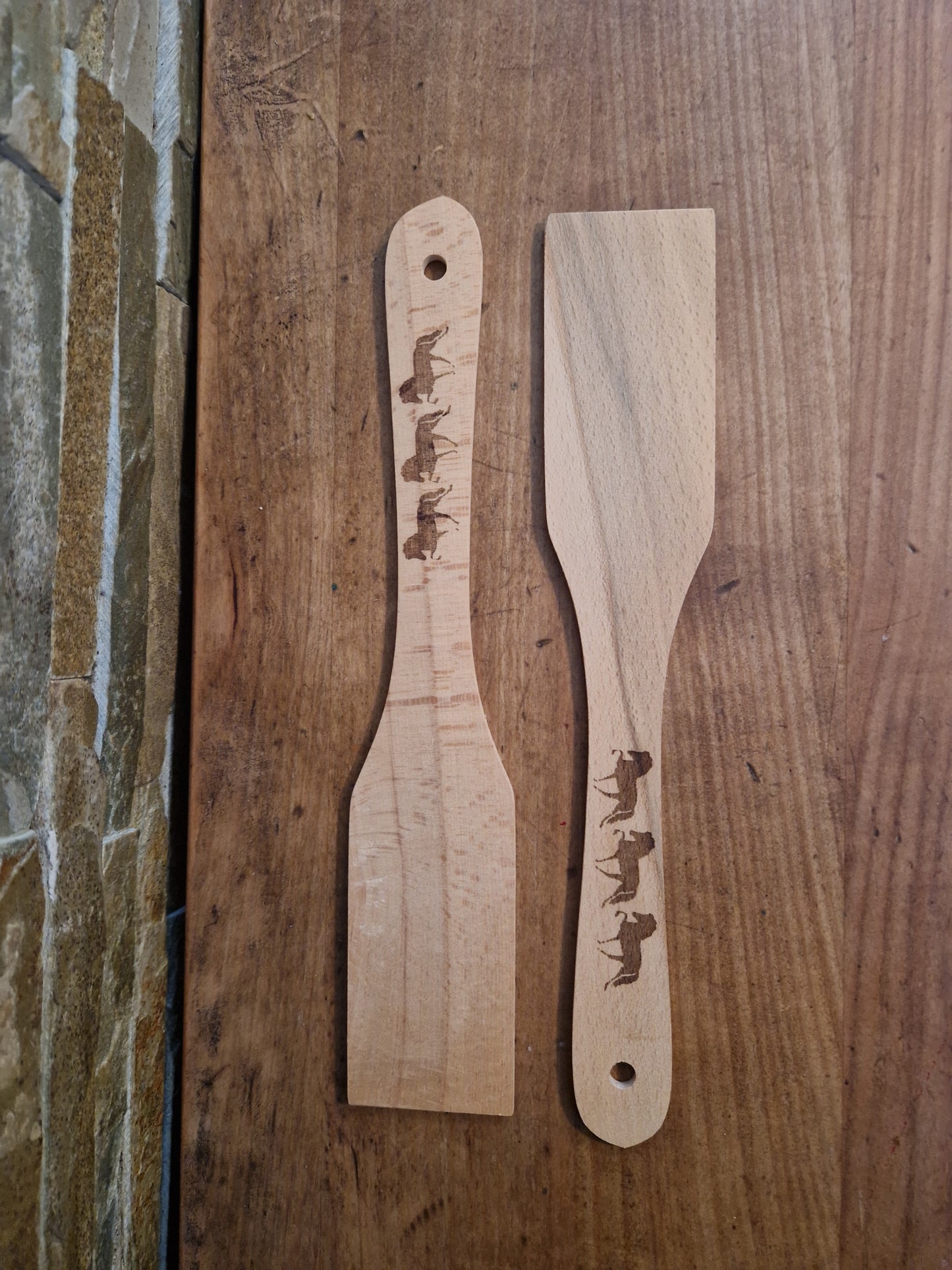 Pfannenwender flach aus Holz mit Töltern