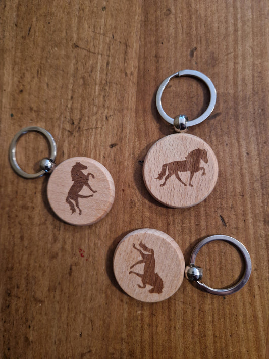 Holzschlüsselanhänger mit Tölter