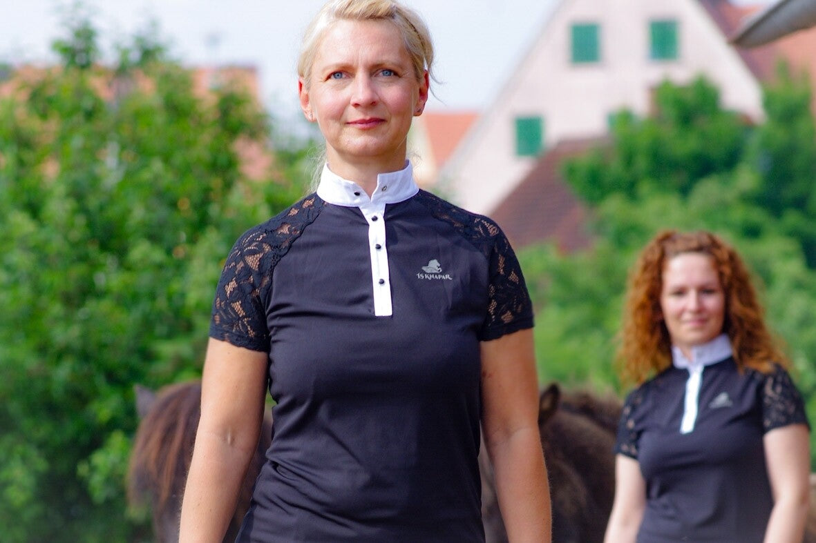 BLÚNDU Turniershirt T-Shirt - klassisch chic von ÍsKnapar