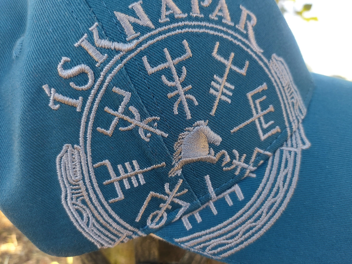 VEGVÍSIR high quality embroidered cap by IsKnapar