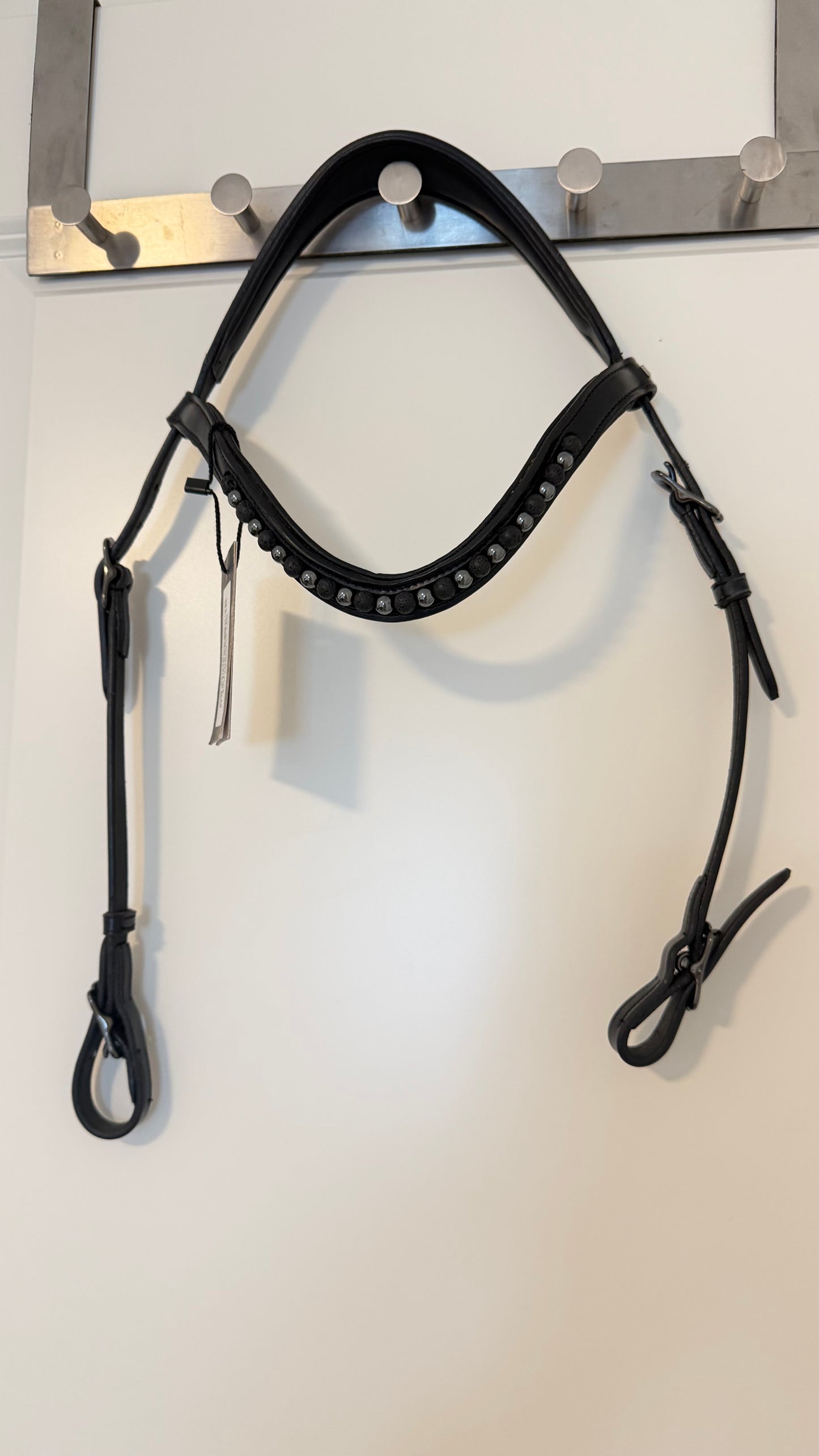 Anatomisches Kopfstück "KJARKUR" mit Lavaperlen und Onyx Steinen von TOP REITER (B-Ware)