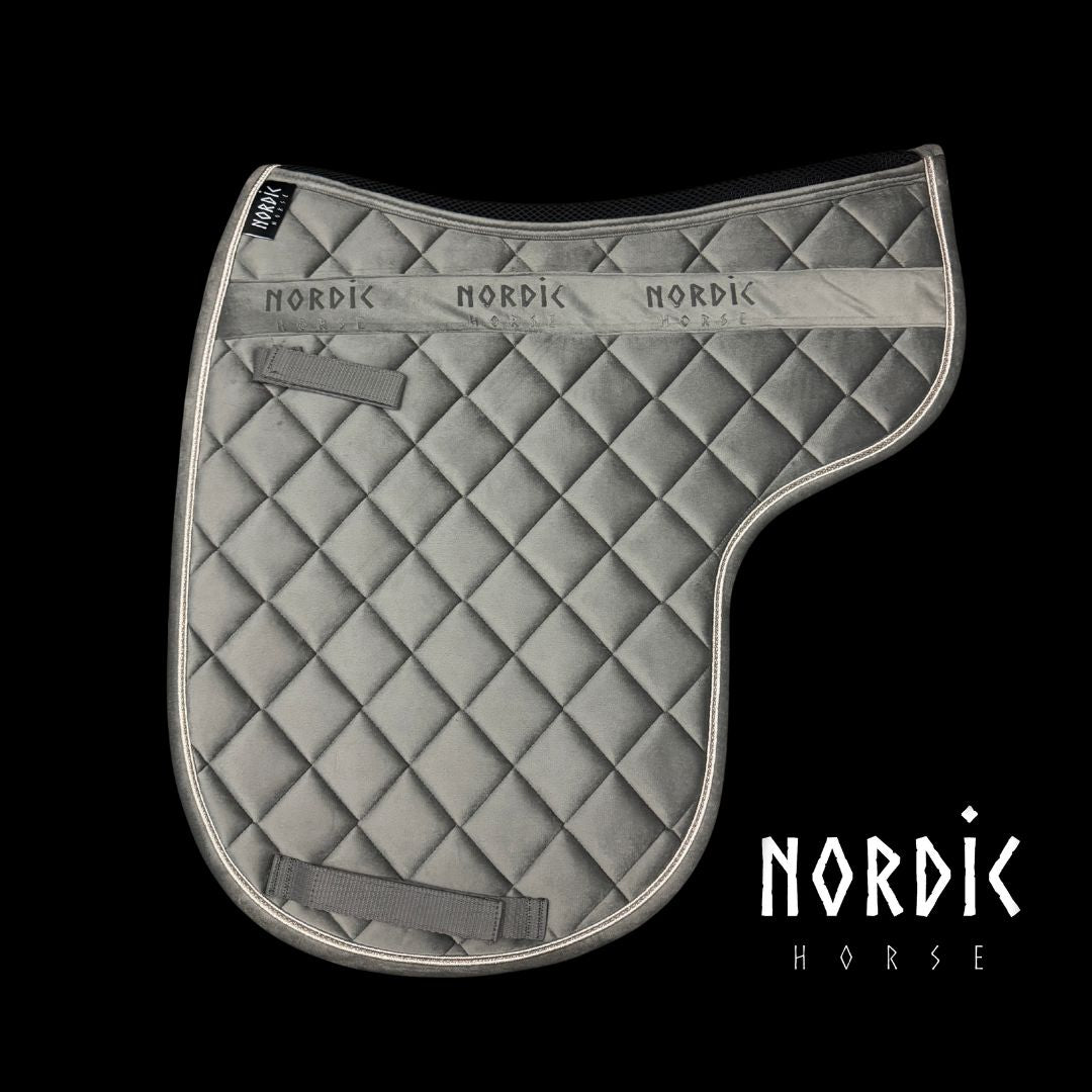 Weiche Samt-Sattelunterlage von NORDIC HORSE