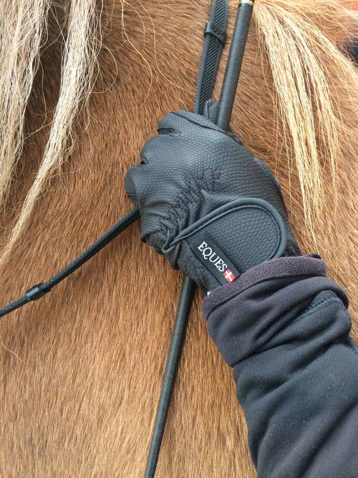 Riding gloves from EQUES 