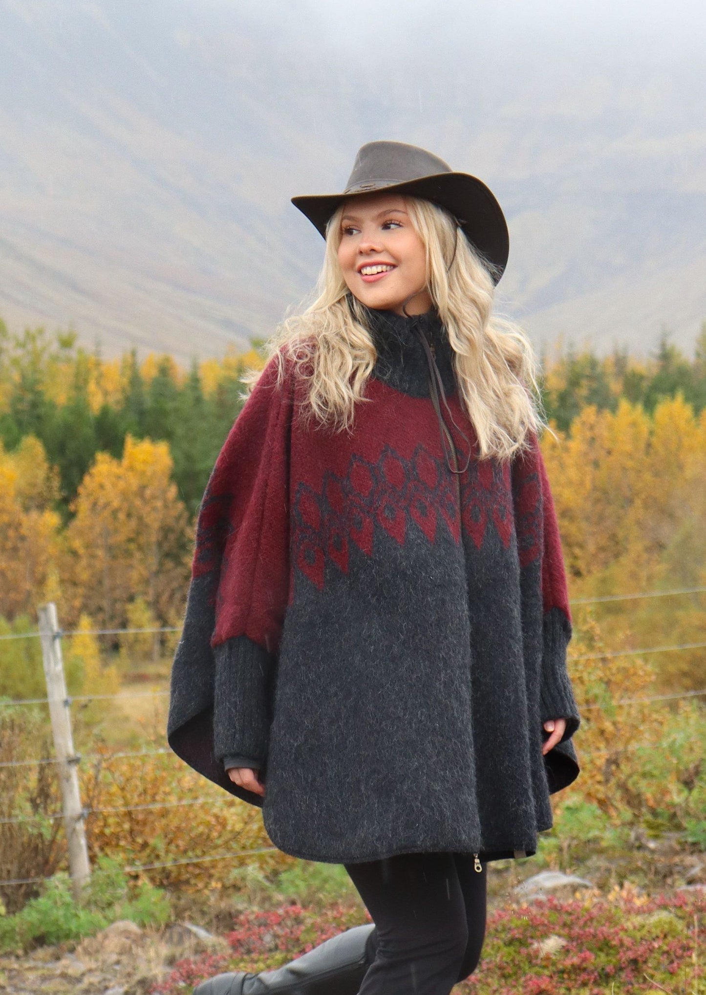 Ísar Ponchojacke von KIDKA