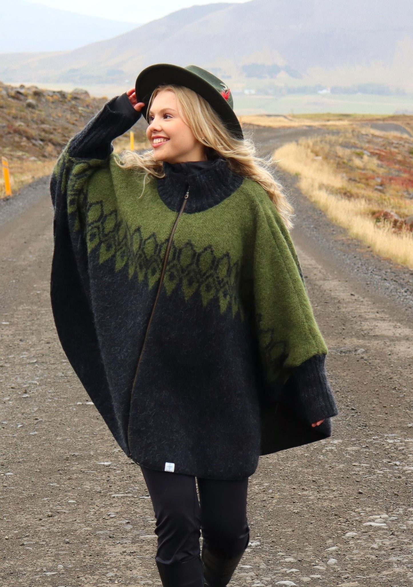 Ísar Ponchojacke von KIDKA